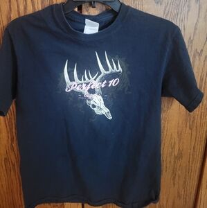 Gildan Black Graphic Tee with Antler Design